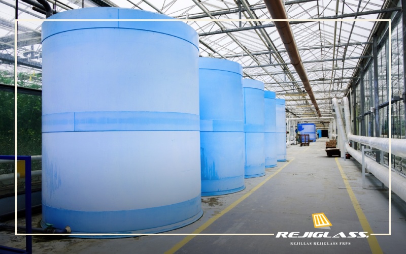 Conoce como funciona la limpieza de tanques industriales. Conoce como funciona la limpieza de tanques industriales.